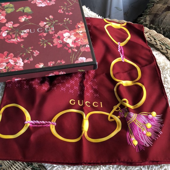Gucci Authentic scarf